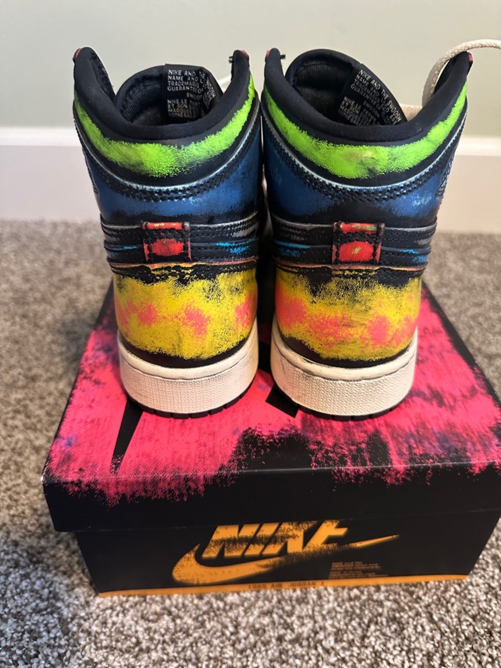 Air Jordan 1 Retro High OG - Picture 4 of 7